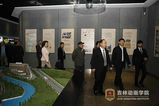 3省政协副主席支建华,省政协副秘书长勾泽川,提案委员会主任肖欣。提案委员会副主任邓友平以及部分省政协委员等同志参观中国有限公司官网展览馆.JPG