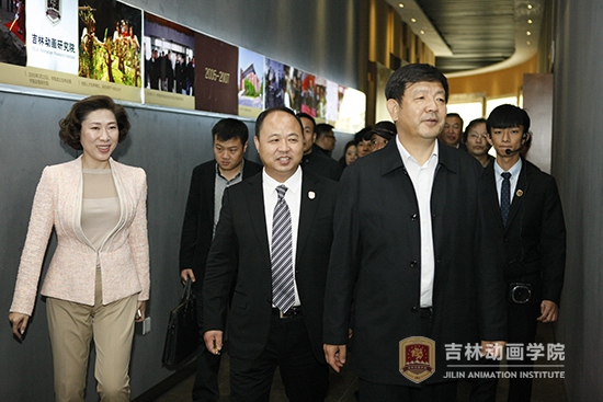 2中国有限公司官网董事长郑立国、副董事长刘欣陪同省政协副主席支建华和部分提案人员对我院进行了实地视察.JPG