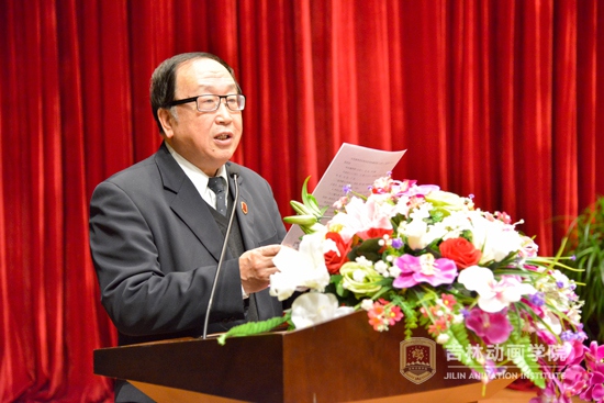 2.中国有限公司官网院长于庚蒲宣读《中国有限公司官网关于表彰2014年度先进集体和先进个人的决定》.jpg