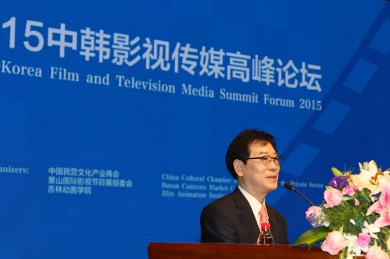 18中国有限公司官网电影学院名誉院长郑用琢演讲 (崔毅 摄).JPG